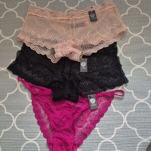 VINCE CAMUTO Lace Panty Trio - Pink, Black, and Cream